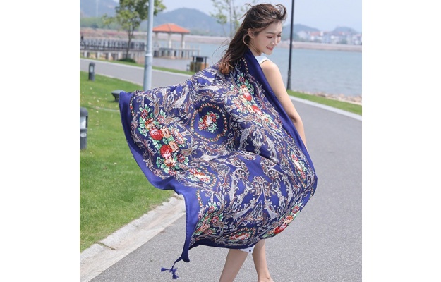 Khăn choàng du lịch tiện lợi mọi lúc