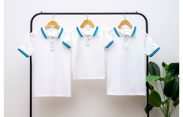 ÁO THUN CỔ TRỤ MẪU TRẮNG SỌC XANH